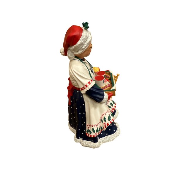 Christmas Seattle Mariners Mrs. Claus & Child Figurine - Picture 4 of 7
